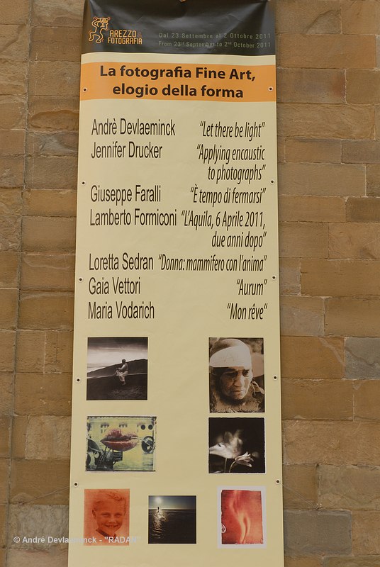 Banner on the outside of the Oratorio in Arezzo